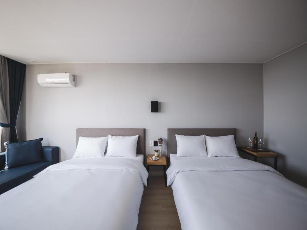 Sallys Jeju Hotel Extérieur photo