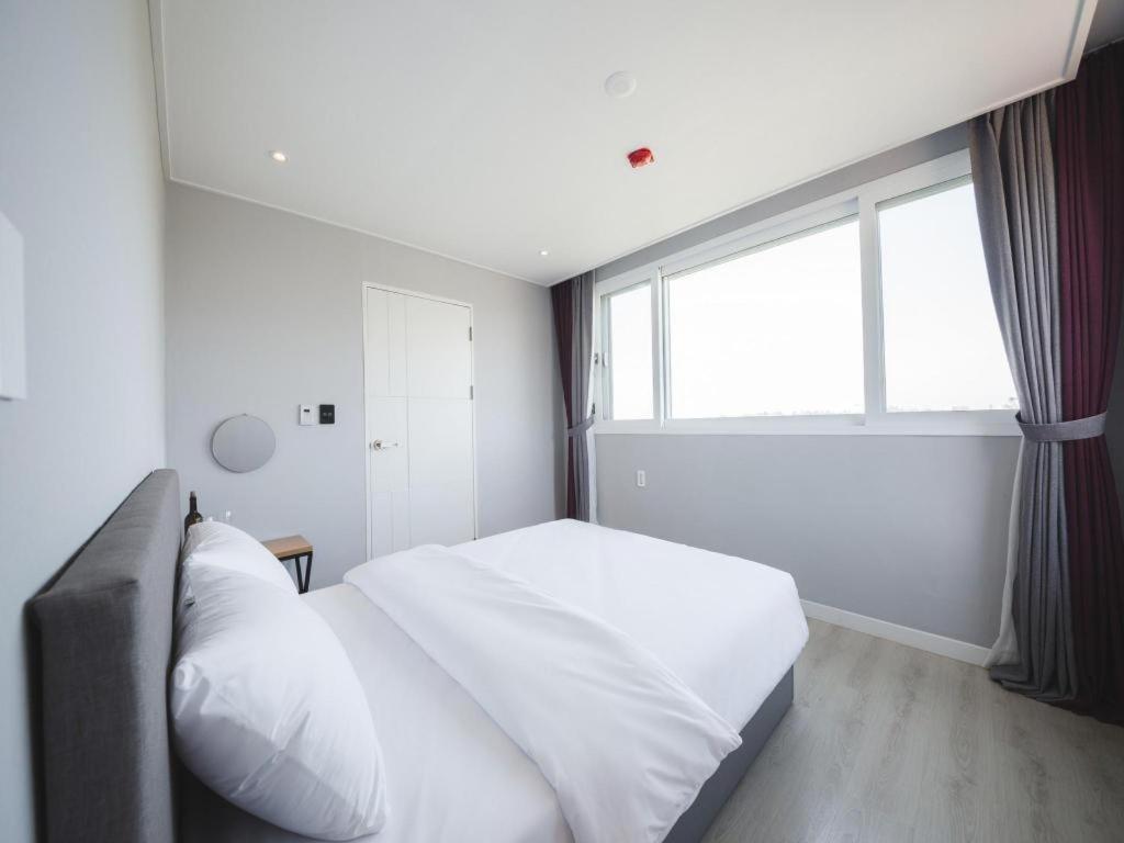 Sallys Jeju Hotel Extérieur photo